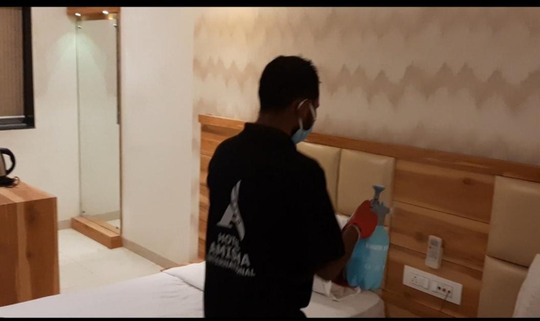 Hotel Amisha International Surate Extérieur photo