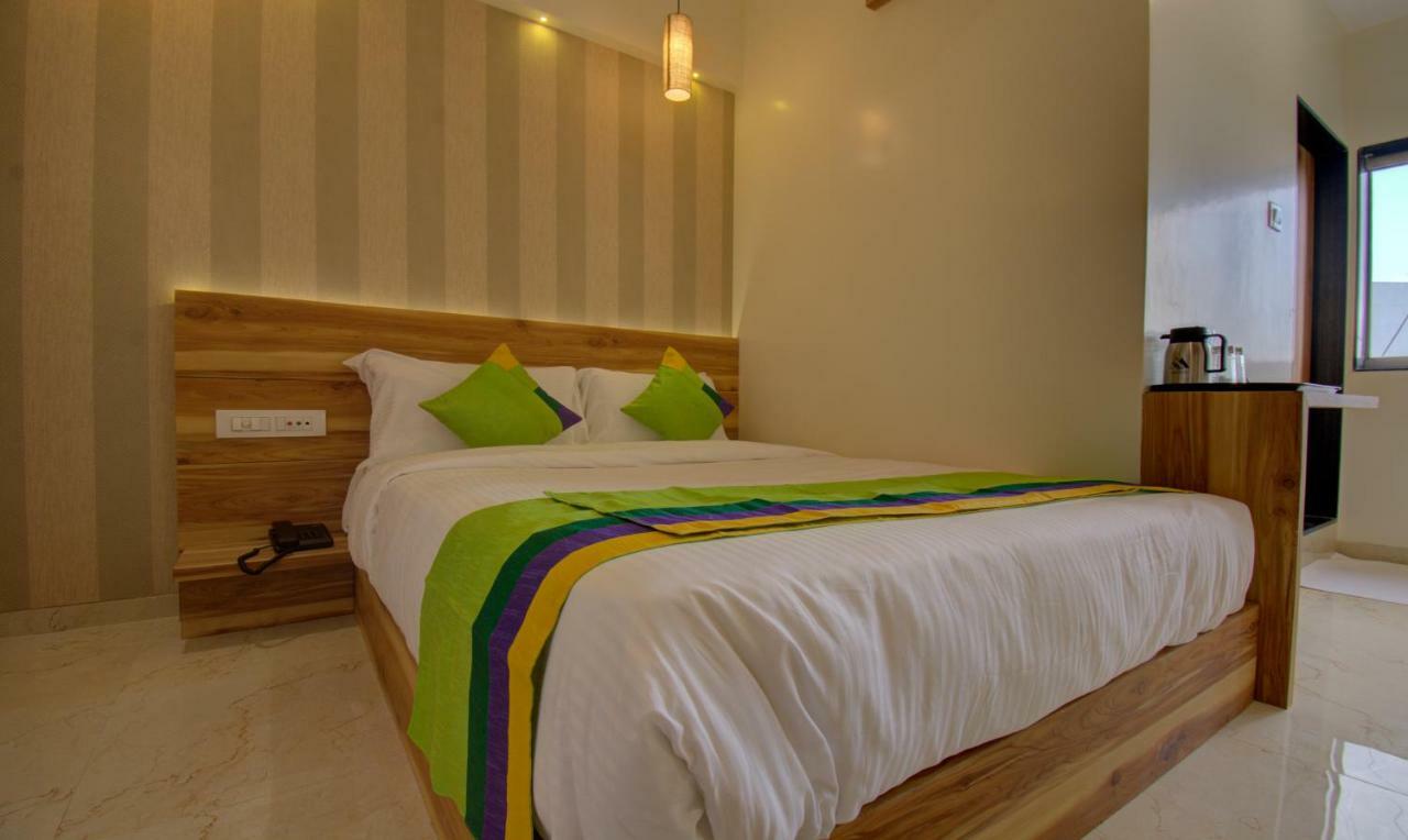 Hotel Amisha International Surate Extérieur photo