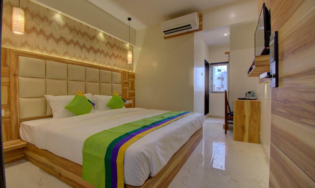 Hotel Amisha International Surate Extérieur photo