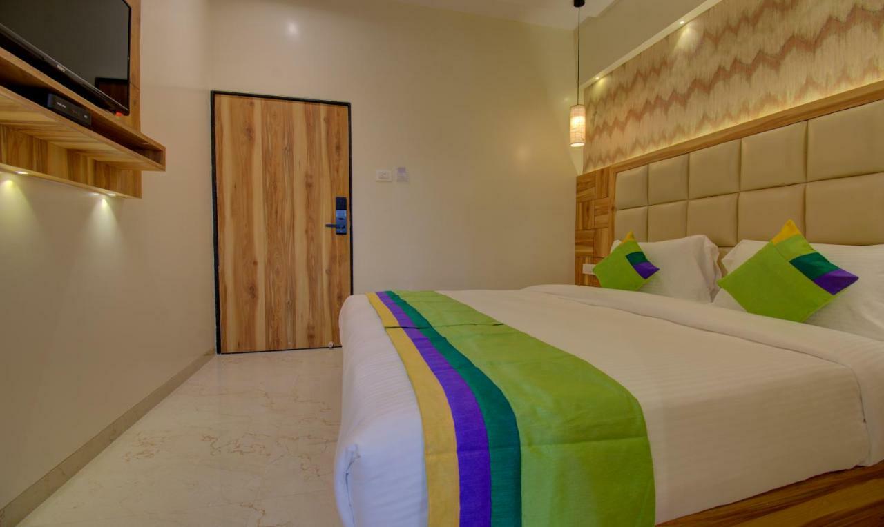 Hotel Amisha International Surate Extérieur photo