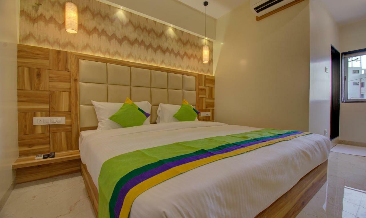 Hotel Amisha International Surate Extérieur photo