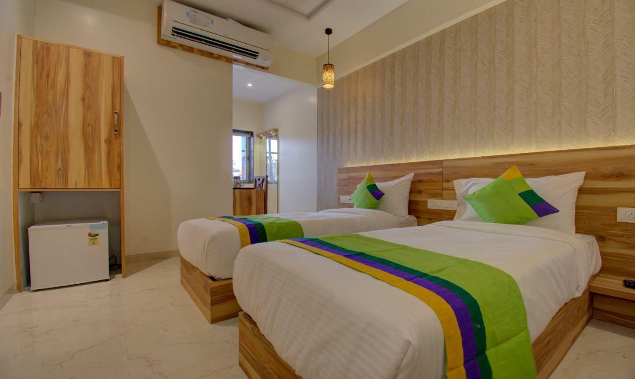 Hotel Amisha International Surate Extérieur photo