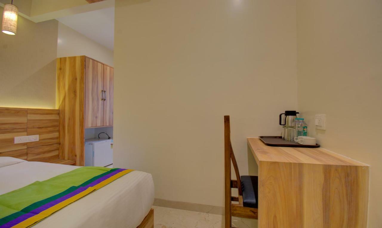Hotel Amisha International Surate Extérieur photo