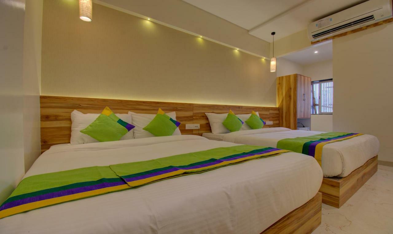 Hotel Amisha International Surate Extérieur photo