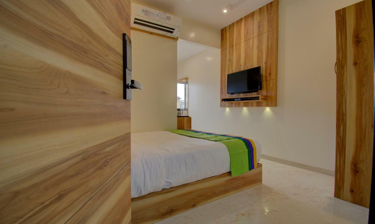 Hotel Amisha International Surate Extérieur photo