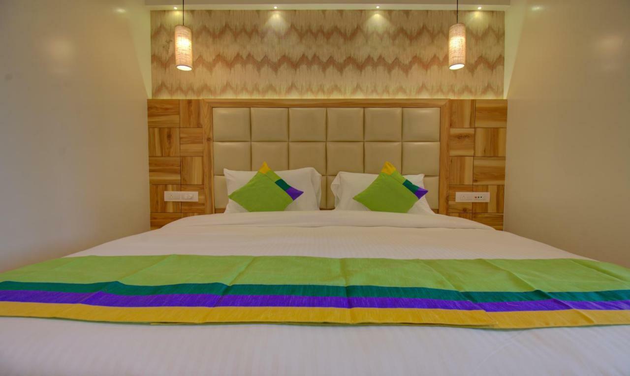 Hotel Amisha International Surate Extérieur photo