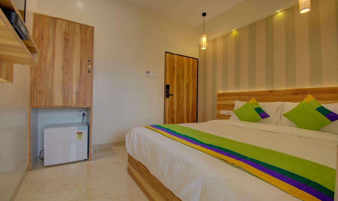 Hotel Amisha International Surate Extérieur photo