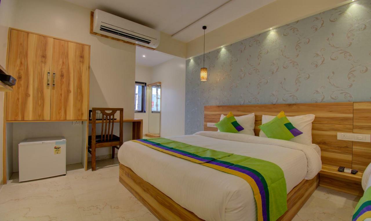 Hotel Amisha International Surate Extérieur photo