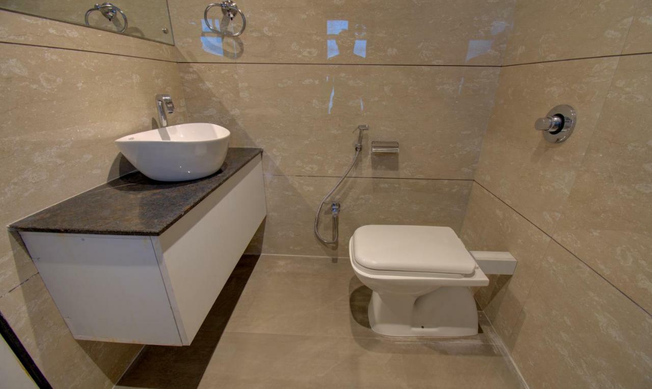 Hotel Amisha International Surate Extérieur photo